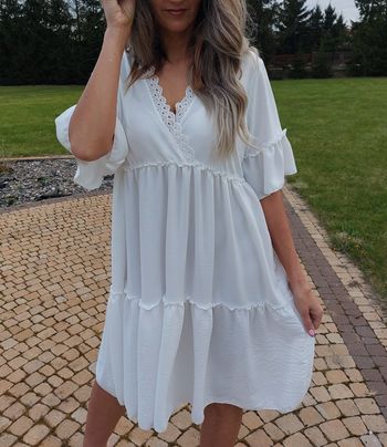 Sukienka biała z dodatkiem koronki 15